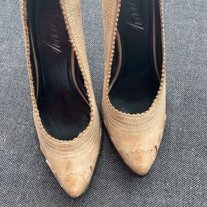 Womens tan leather heels size 8.5